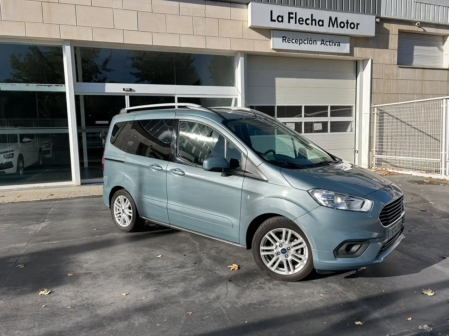 Ford Tourneo Courier 1.0 Ecoboost Titanium - 2
