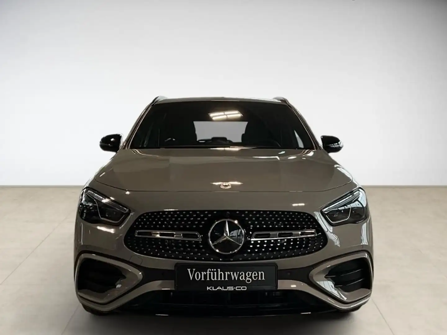 Mercedes-Benz GLA 180 AMG AHK AUT DynLicht Fernlichtass. Kam. Gris - 2
