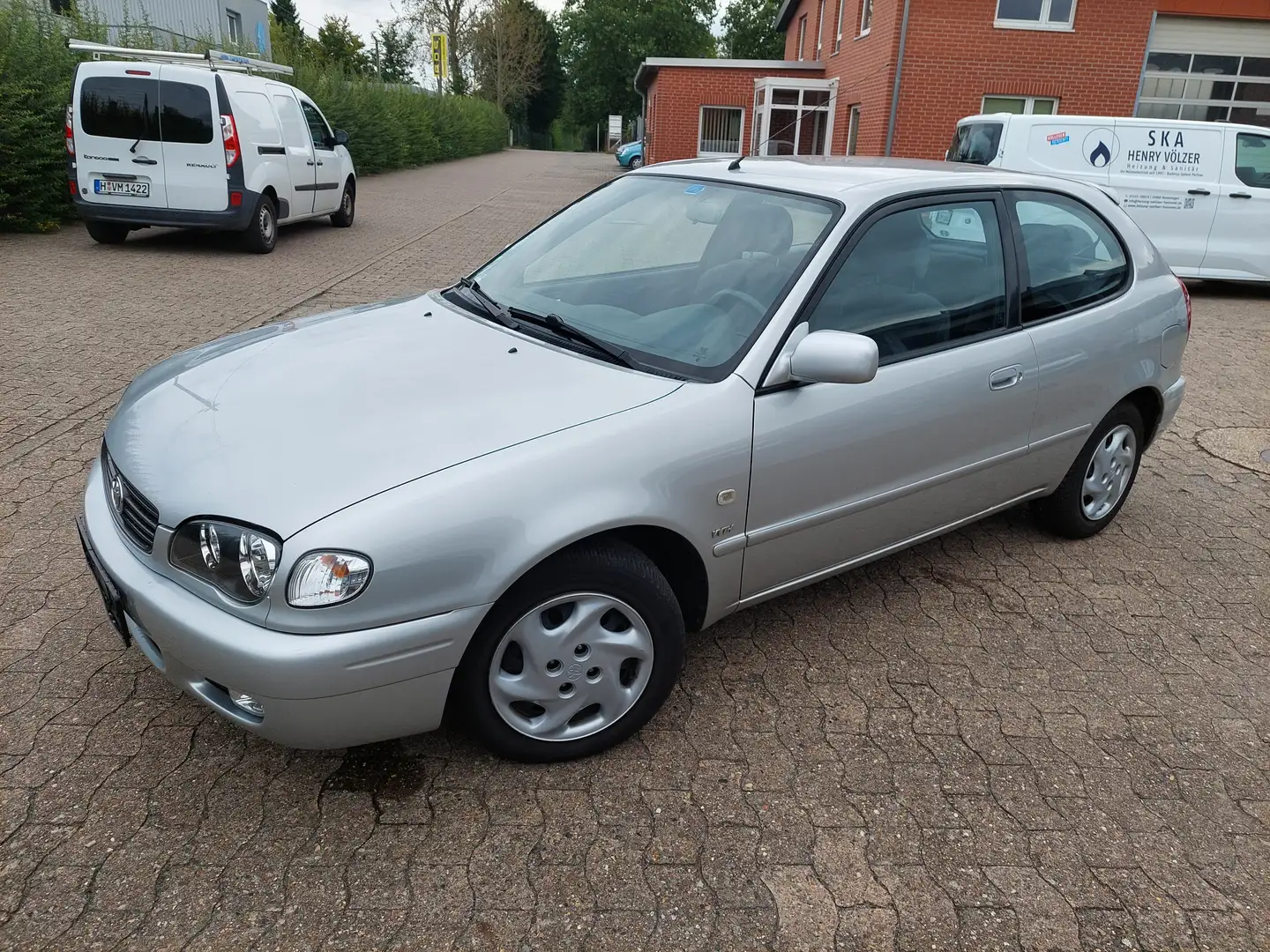 Toyota Corolla 1.6 Automatic,1 Hand,Klima,eFh,ZV,Tüv 09/2026, Argintiu - 2