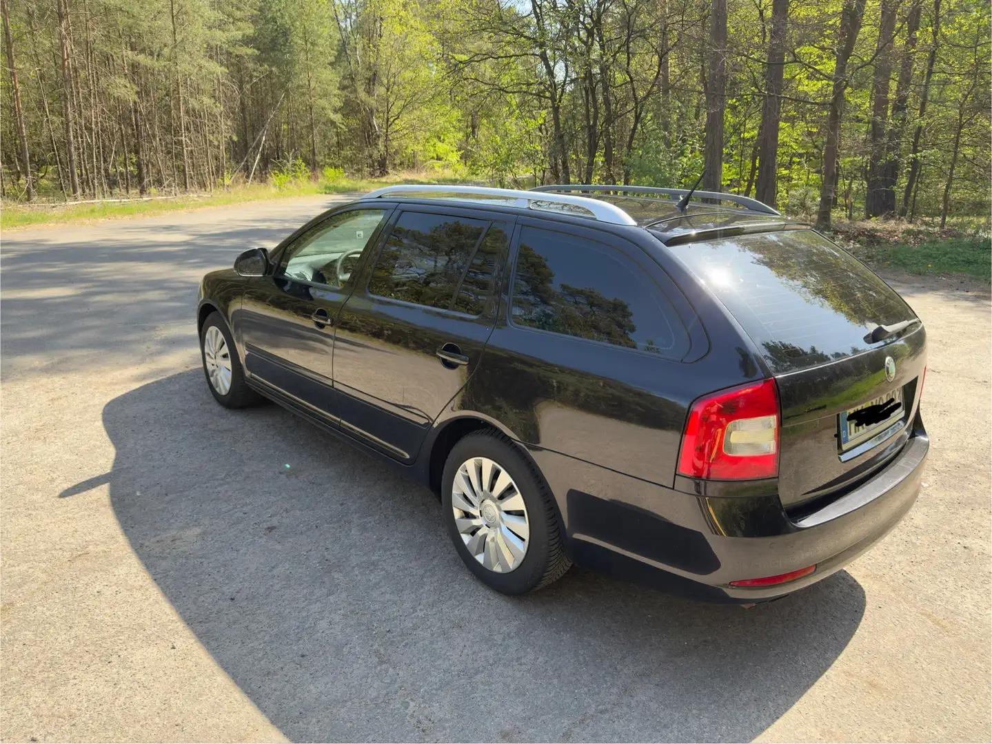 Skoda Octavia Ambiente Schwarz - 2