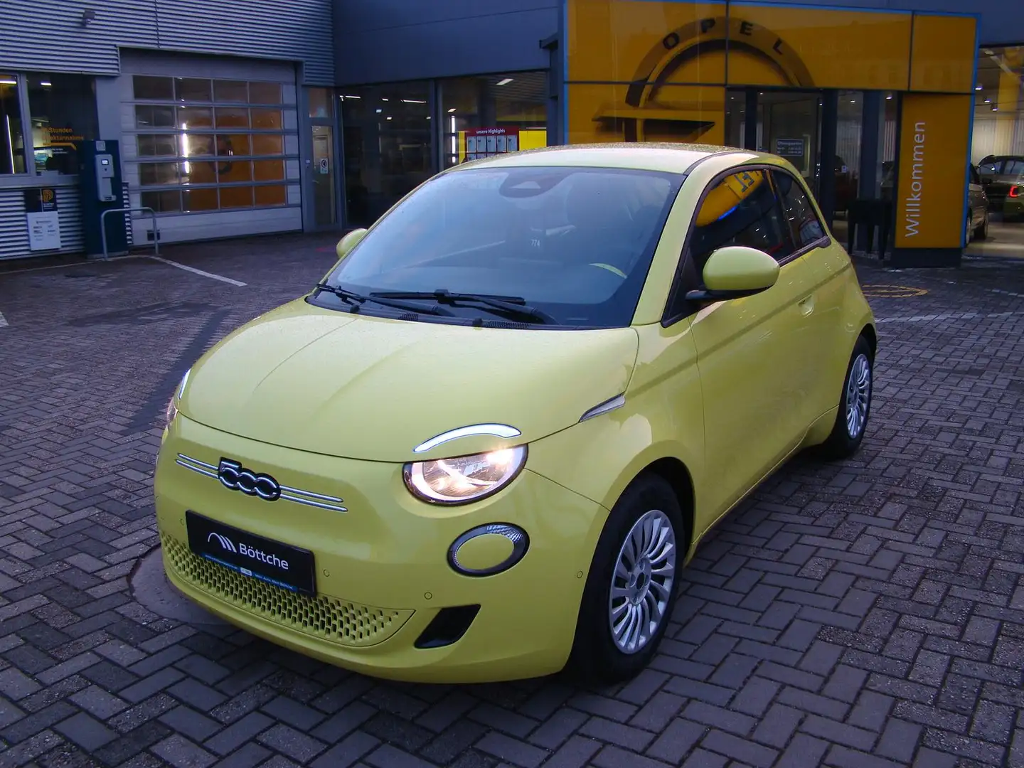 Fiat 500 e Lim. Basis Gelb - 2