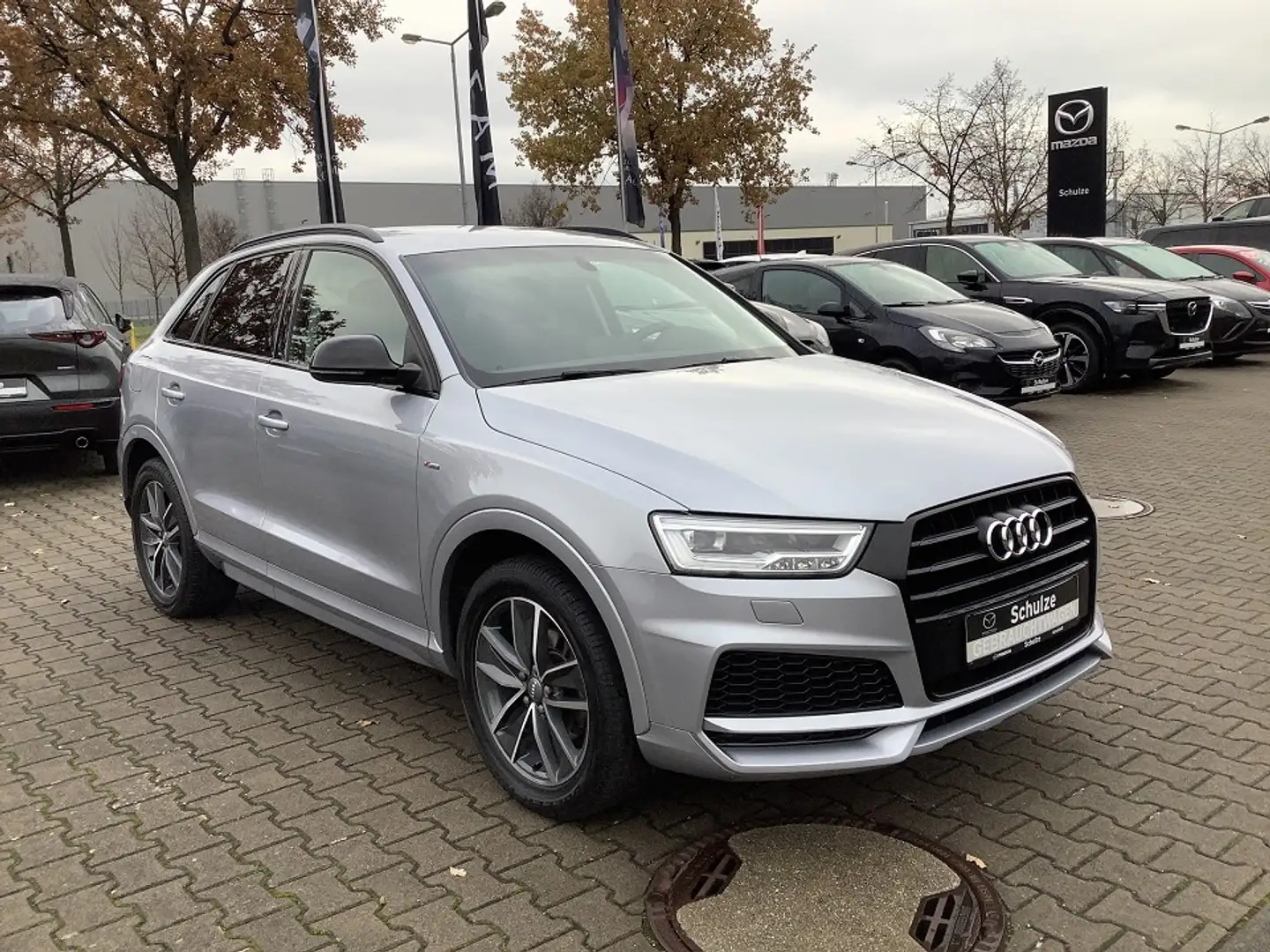 Audi Q3 1.4 TFSI sport S-Line Selection AHK schwenkbar Silber - 1