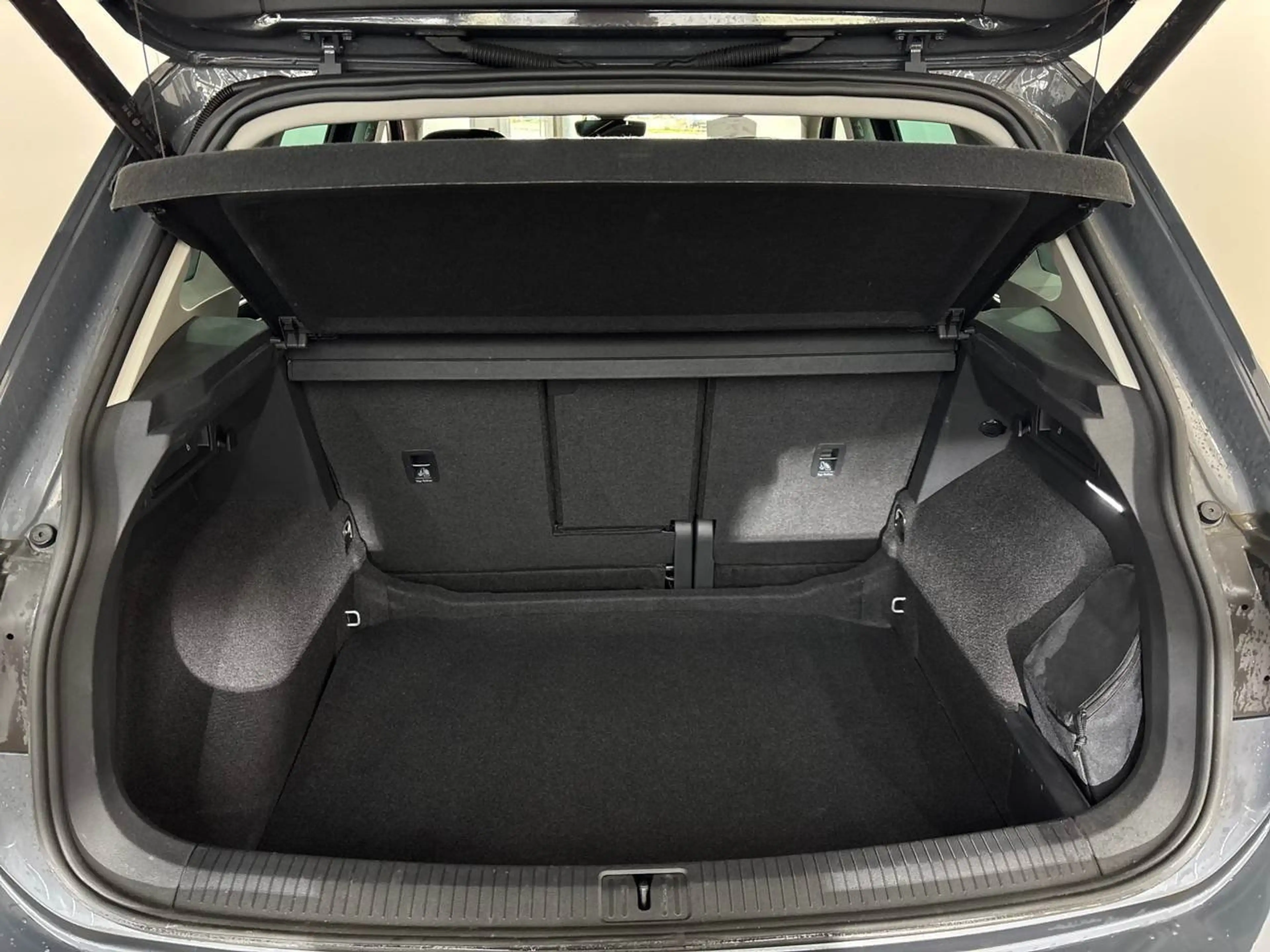 Volkswagen Tiguan 2.0 TDI Elegance Matrix 360° ACC BLIS — photo 13