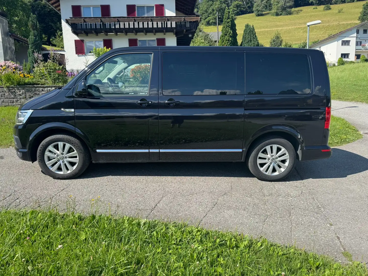 Volkswagen T6 Multivan Multivan Highline 2,0 TDI 4Motion BMT DSG Highline Schwarz - 2