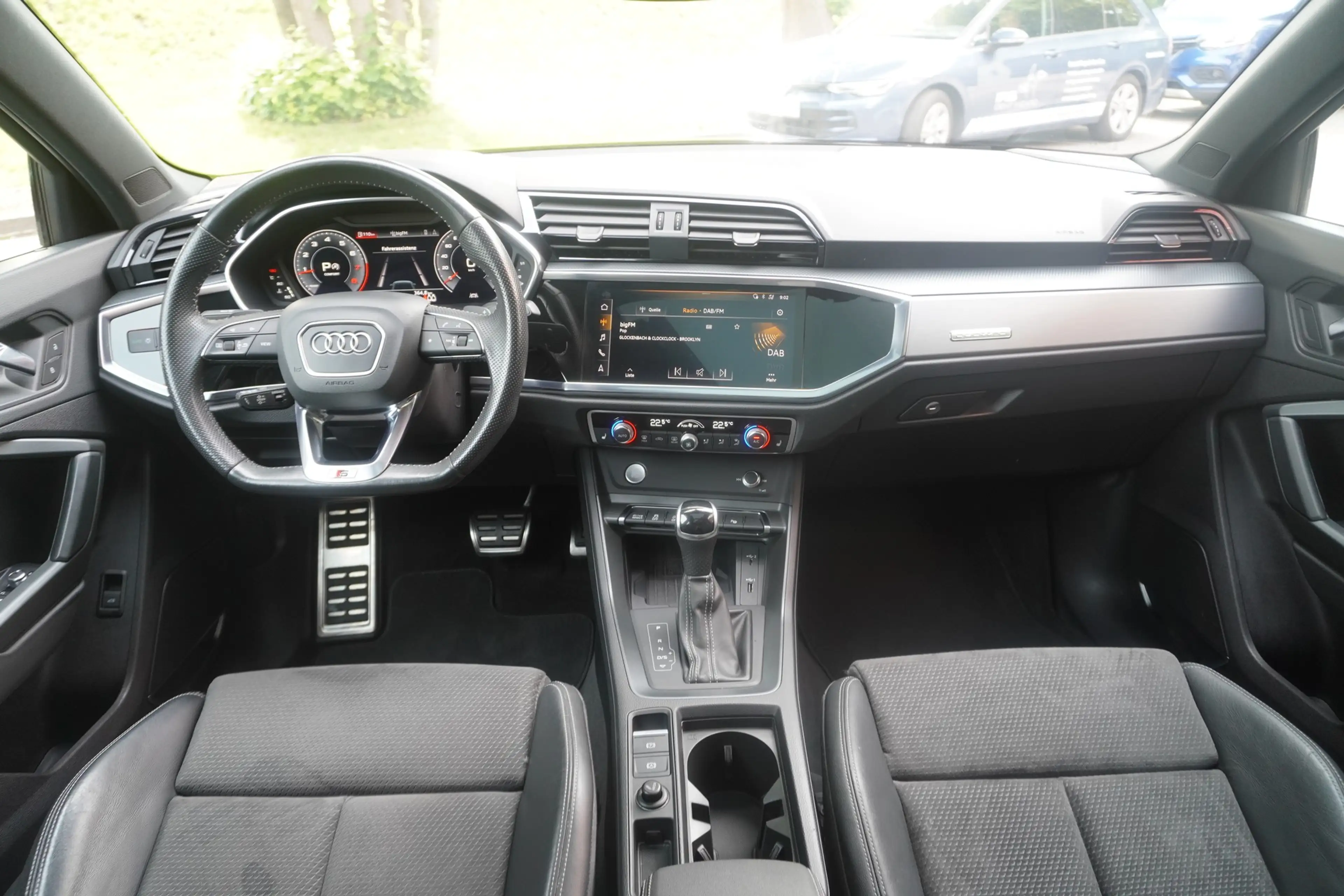 Audi Q3 40 2.0 TFSI S-Line LED Navi Panorama Kamera — photo 14