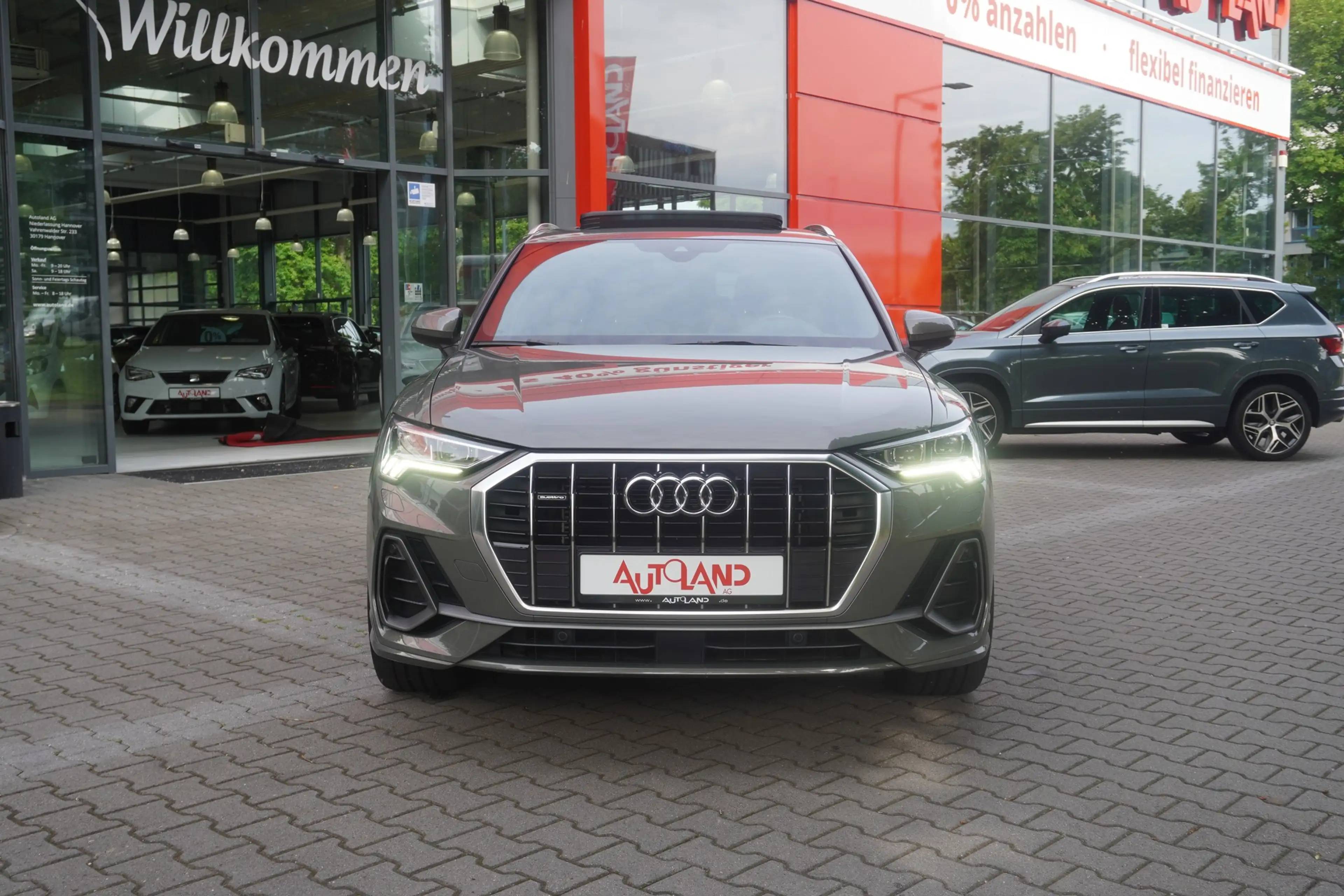 Audi Q3 40 2.0 TFSI S-Line LED Navi Panorama Kamera — photo 3
