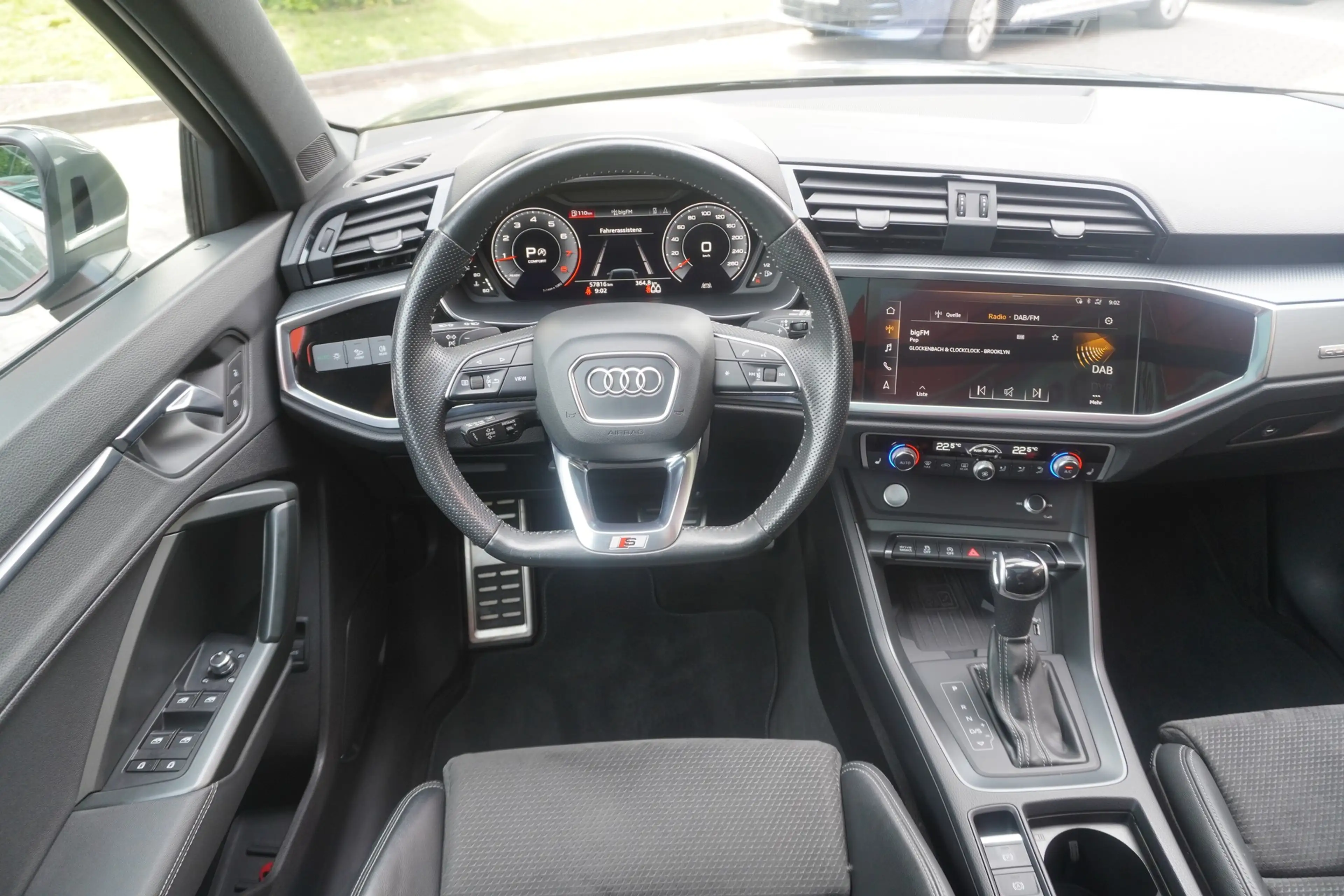 Audi Q3 40 2.0 TFSI S-Line LED Navi Panorama Kamera — photo 15