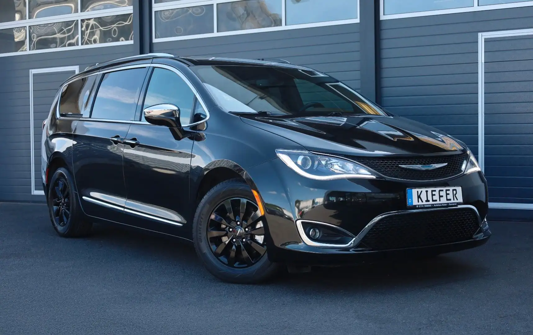 Chrysler Pacifica HYBRID LIMITED/H&K/SHZ/SBL/LHZ/TOTW/KAM Чорний - 2