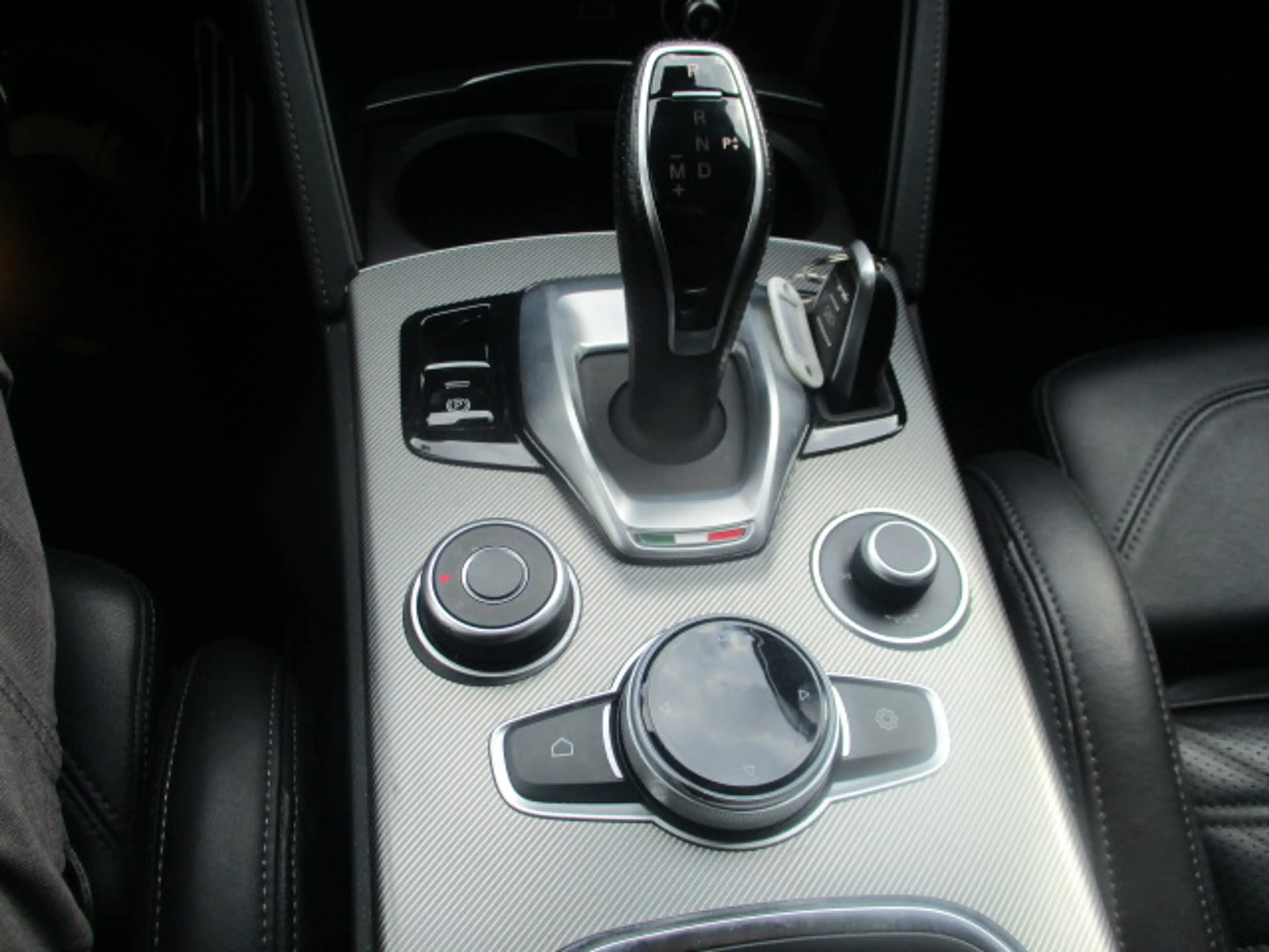 Alfa Romeo Stelvio Veloce Q4 AHK — photo 14