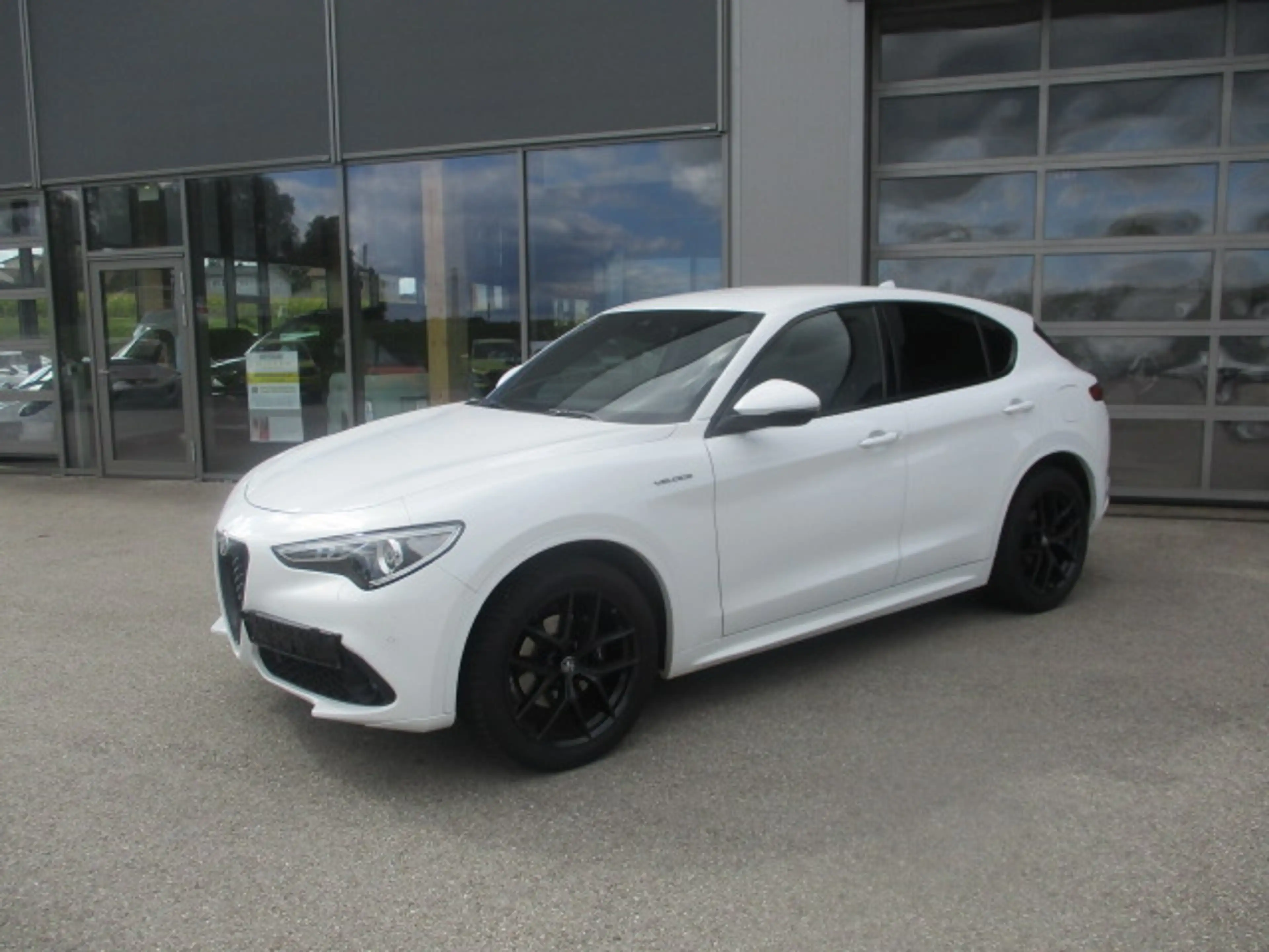 Alfa Romeo Stelvio Veloce Q4 AHK — photo 3