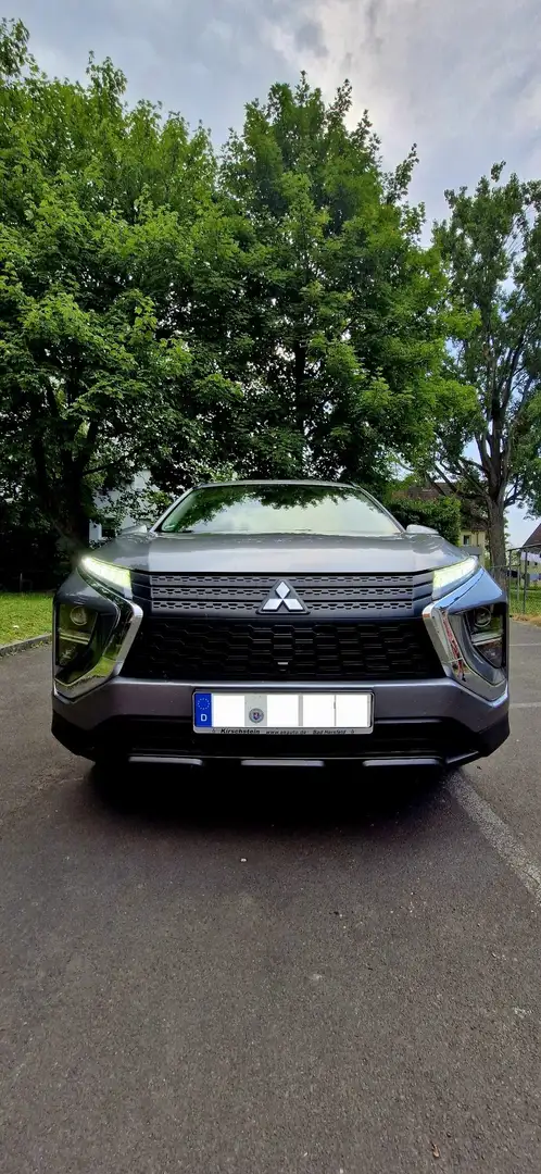 Mitsubishi Eclipse Cross Plug-In Hybrid 4WD Basis Šedá - 1