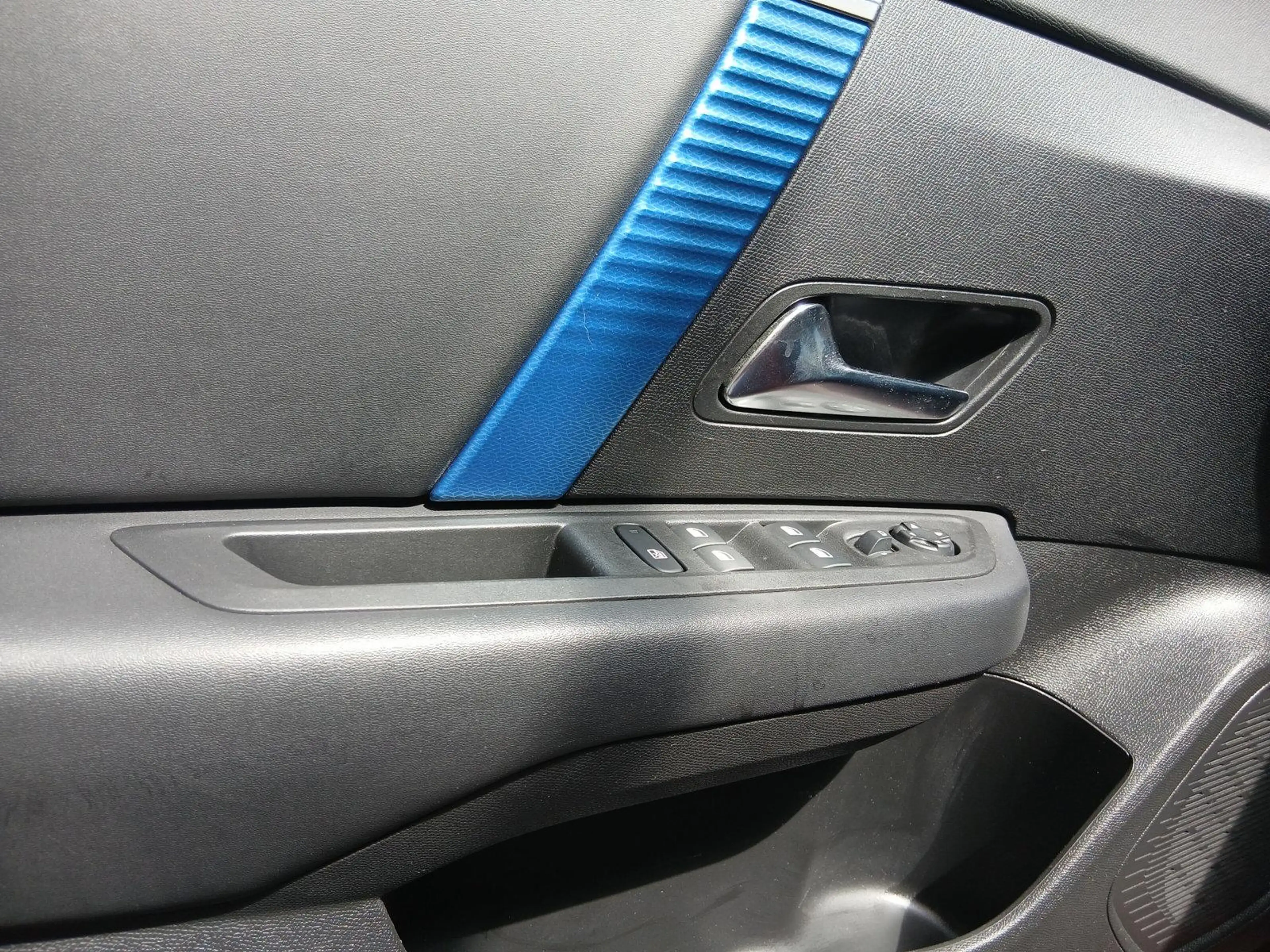 Citroen E-C4 Electric C4 Lim. ë 136 Feel / PDC  / Allwetterreifen — photo 9