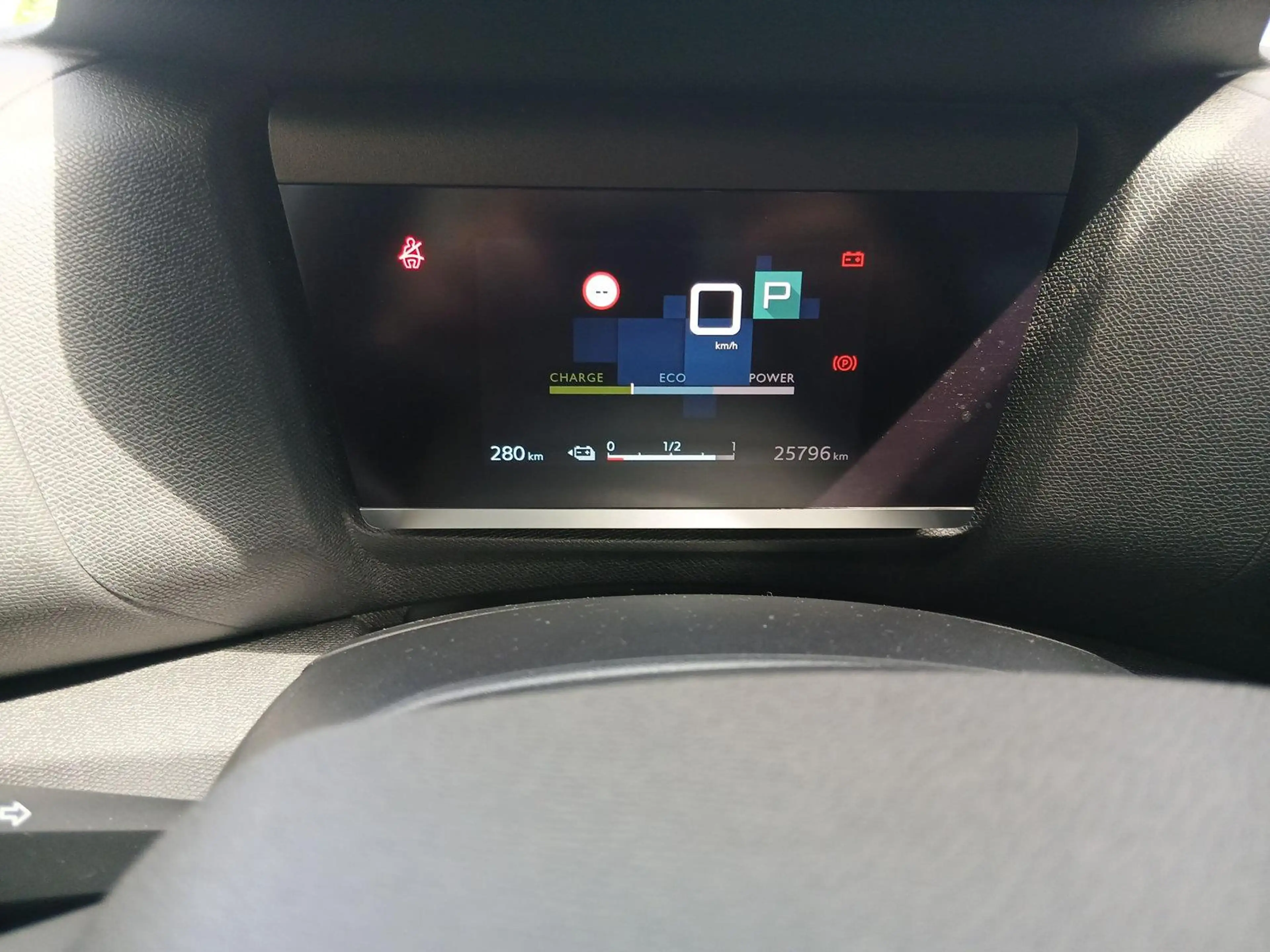 Citroen E-C4 Electric C4 Lim. ë 136 Feel / PDC  / Allwetterreifen — photo 12