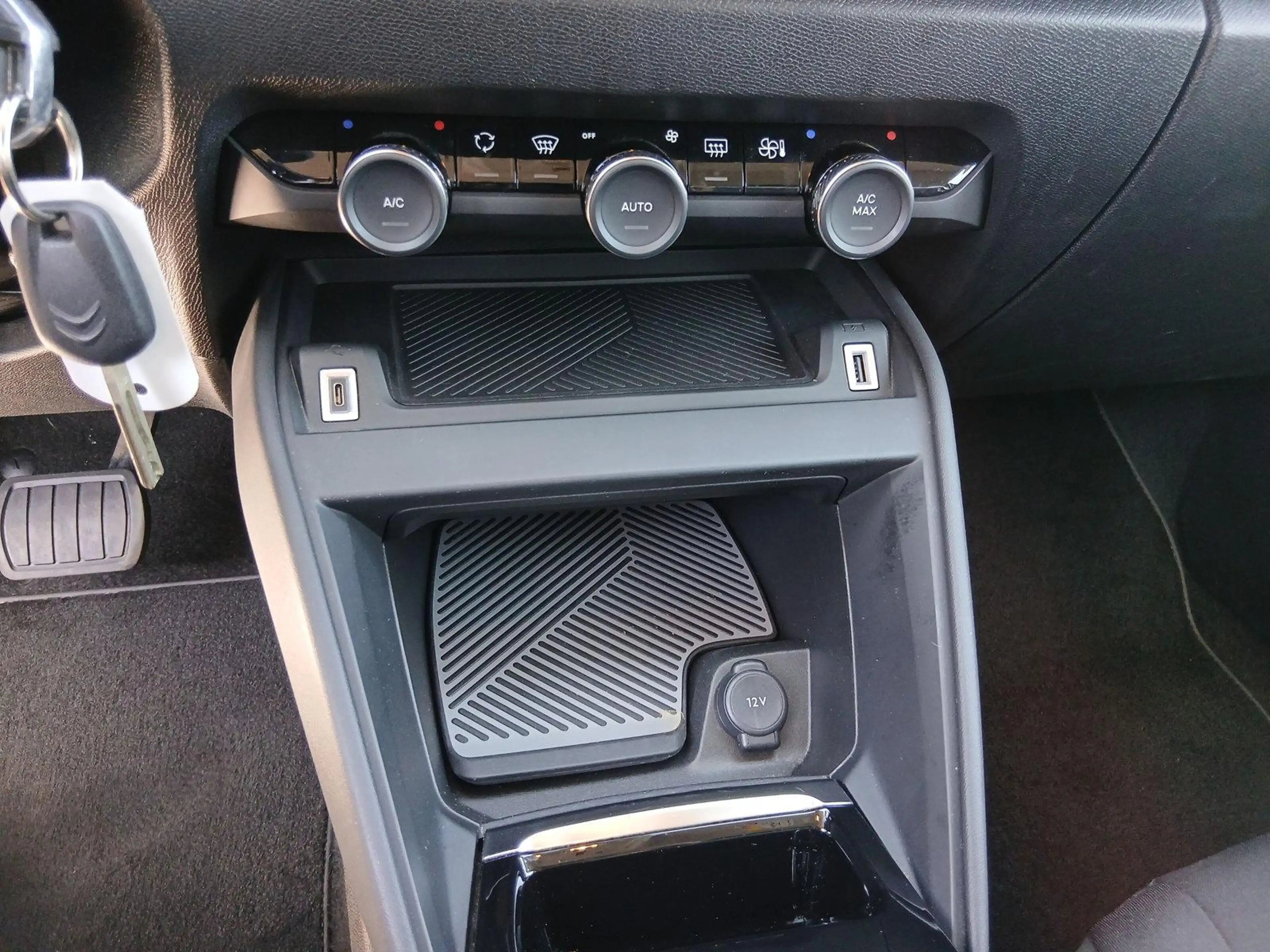 Citroen E-C4 Electric C4 Lim. ë 136 Feel / PDC  / Allwetterreifen — photo 15