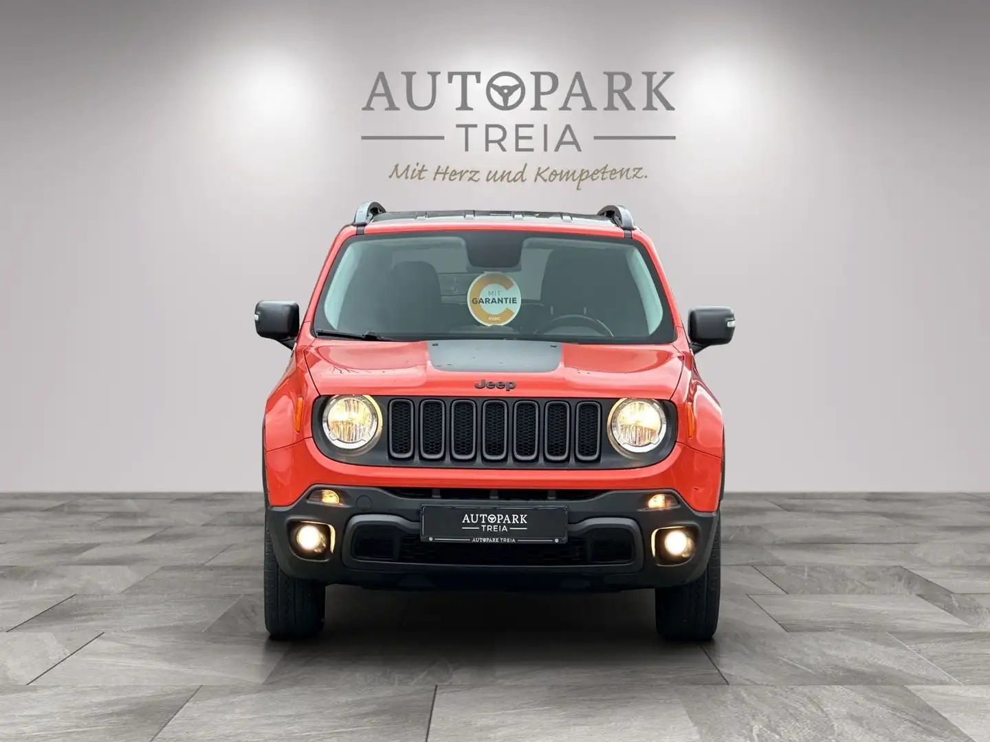 Jeep Renegade Trailhawk 4WD (NAVI-AHK-SHZ-TEMPOMAT) Oranje - 2