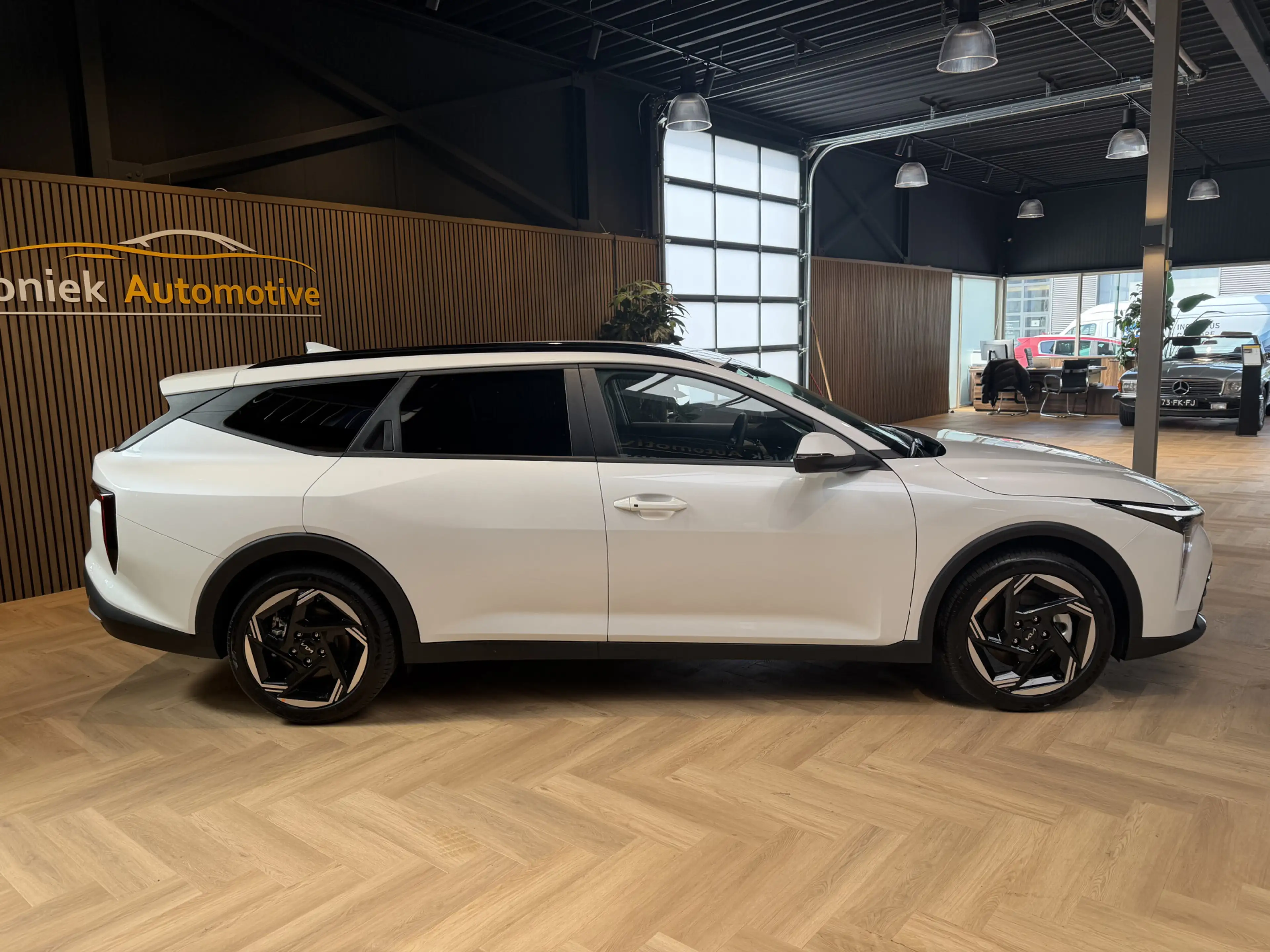 Kia K4 Sportswagon 1.6 T-GDi GT-Line Launch Edition — photo 2