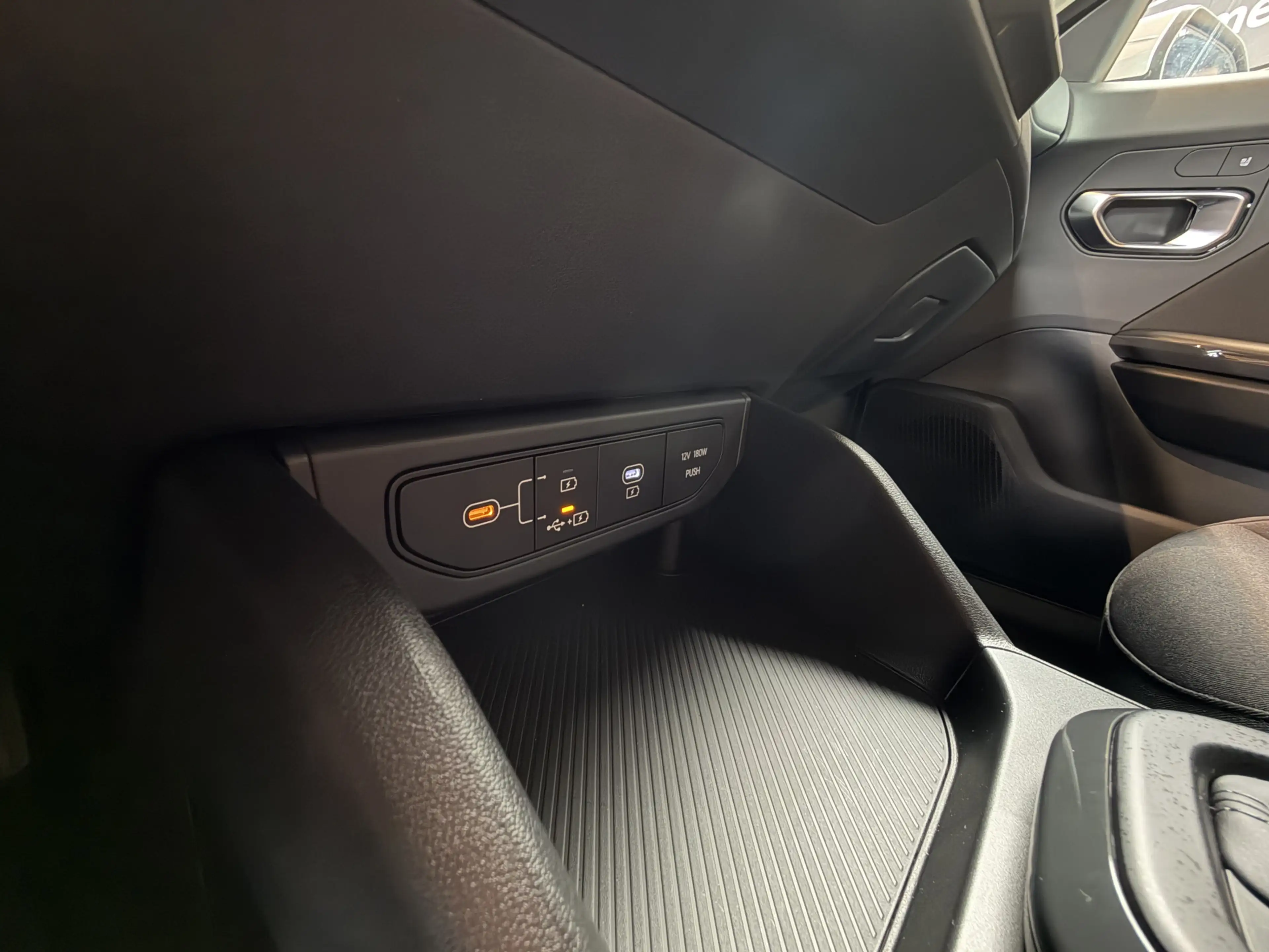 Kia K4 Sportswagon 1.6 T-GDi GT-Line Launch Edition — photo 38
