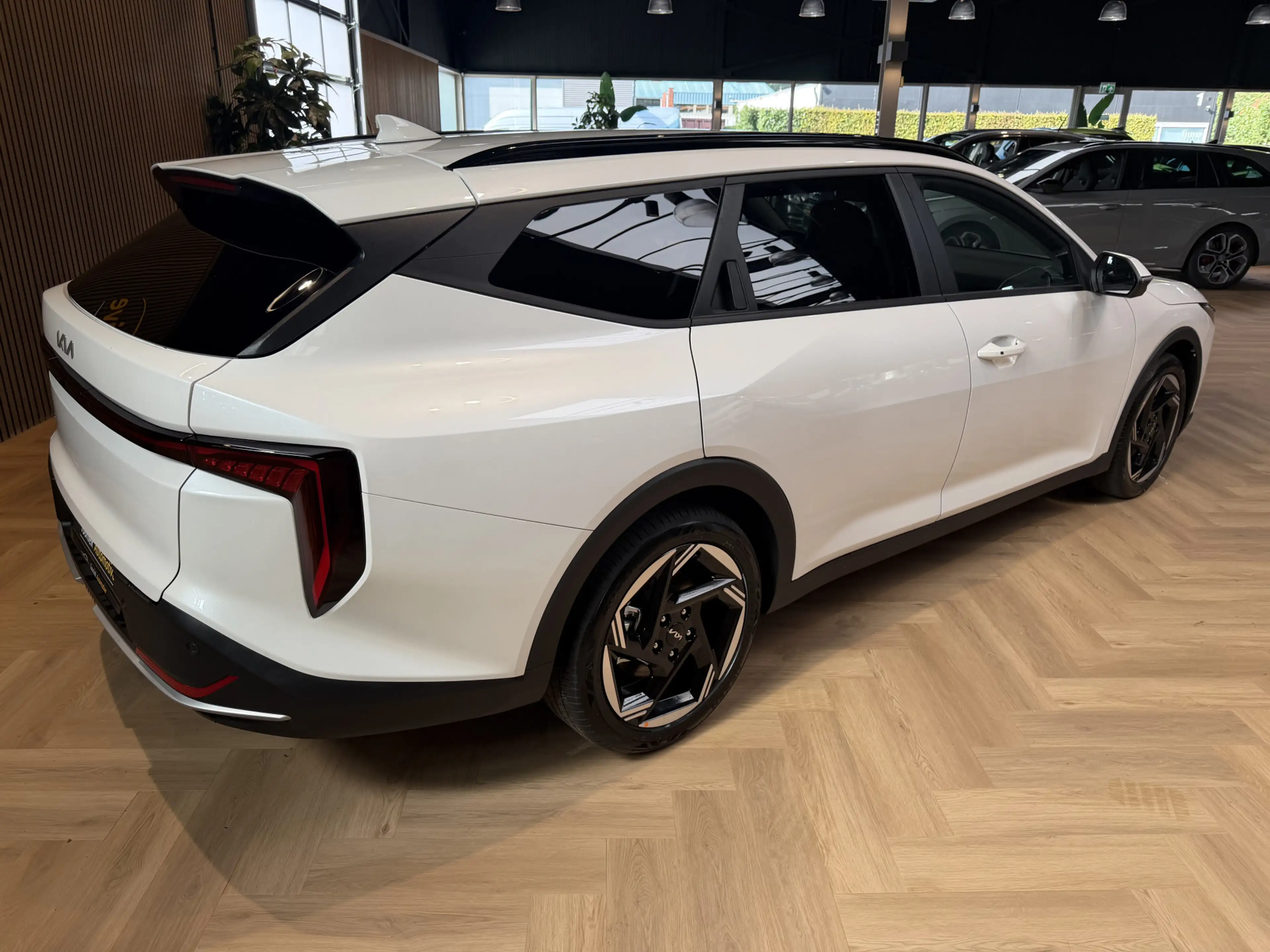 Kia K4 Sportswagon 1.6 T-GDi GT-Line Launch Edition — photo 3