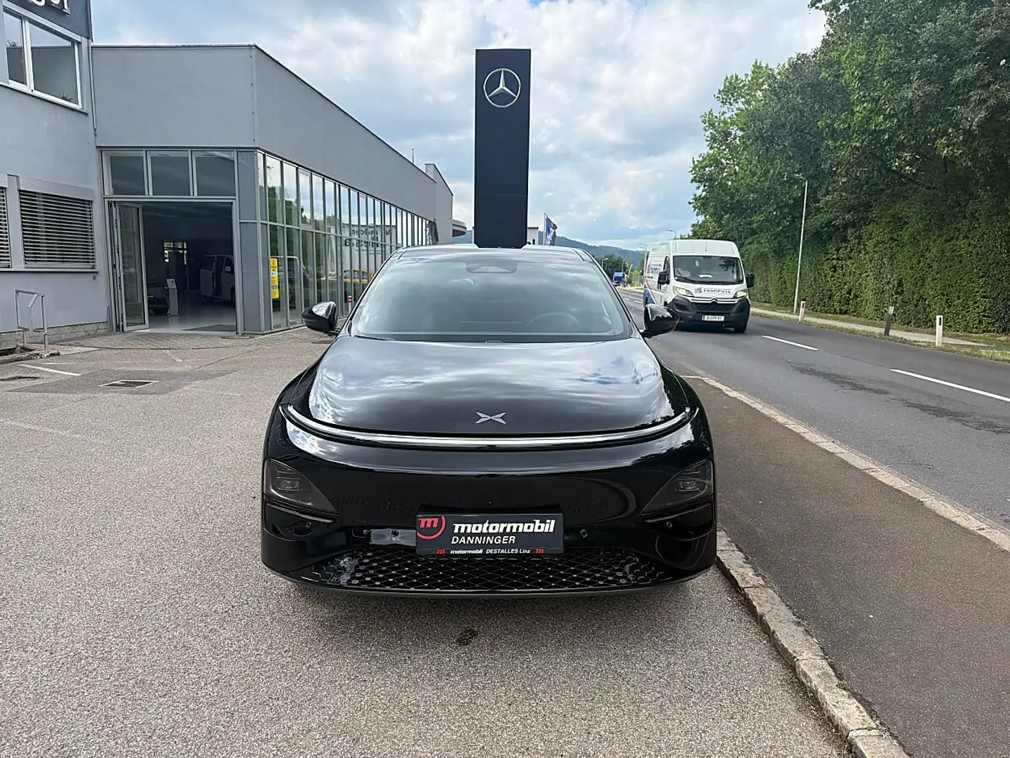 Xpeng G6 Long Range RWD Weiß - 1