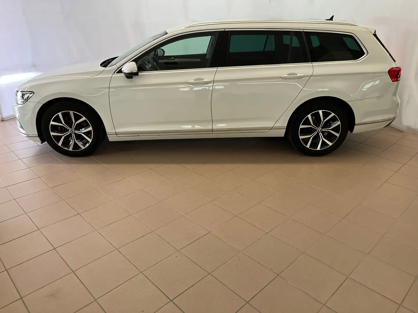 Volkswagen Passat Variant Passat VIII  Variant 2.0 tdi Executive 150cv dsg Wit - 2