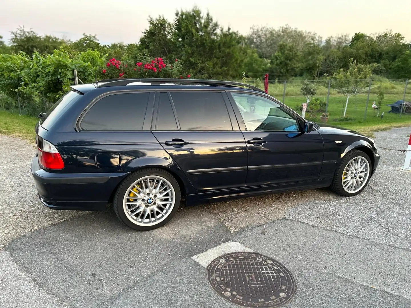 BMW 330 330d touring Österreich-Paket Aut. Blau - 2