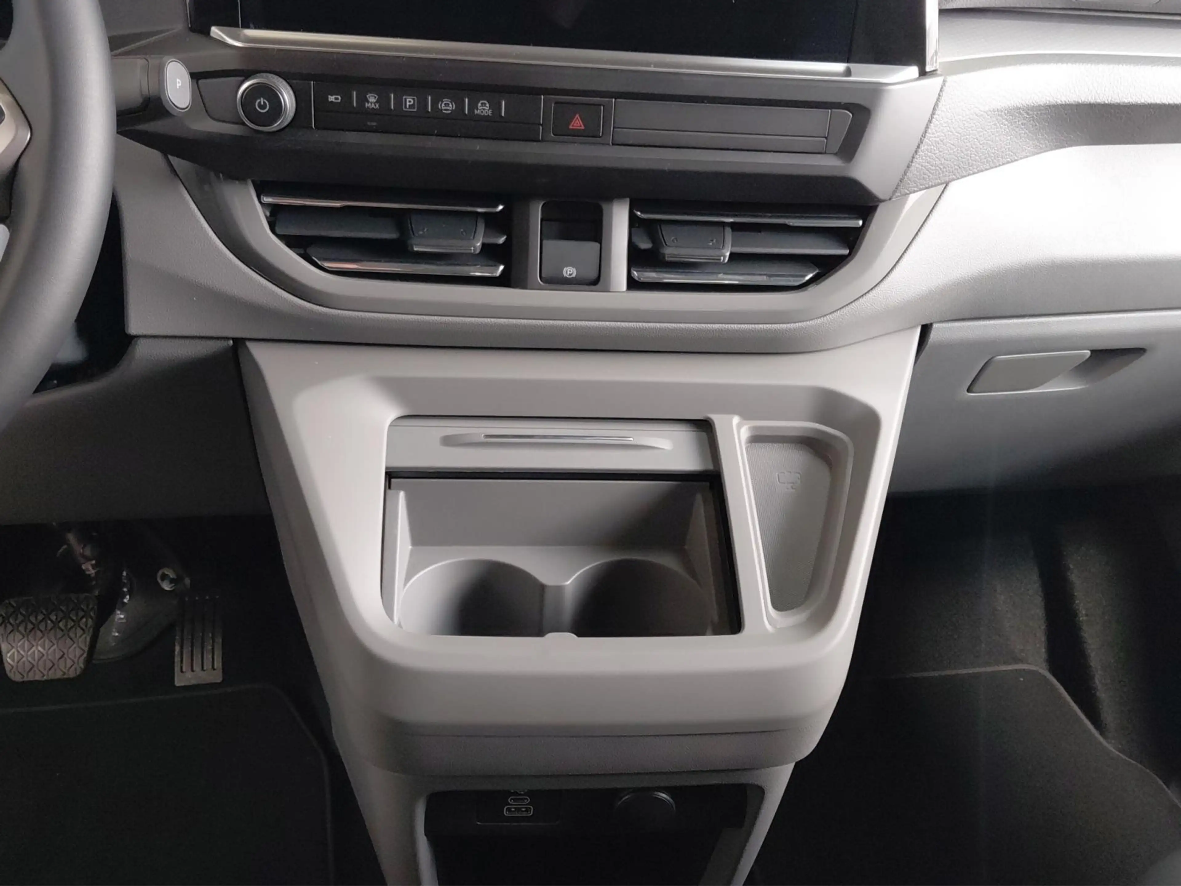 Volkswagen T7 Caravelle TDI Kurz DSG — photo 10