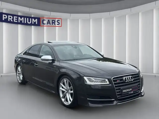 Audi S8 view 7