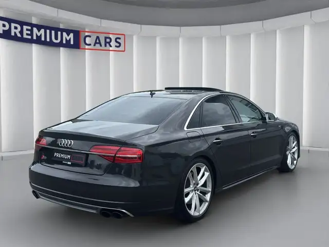 Audi S8 view 5