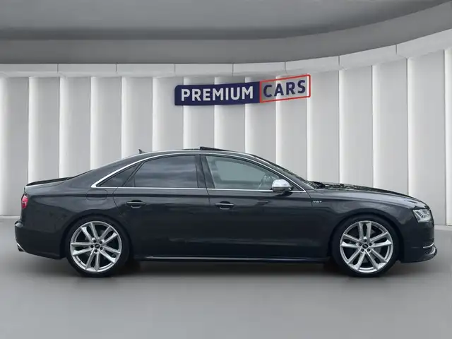 Audi S8 view 6