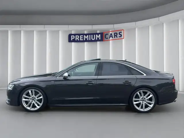 Audi S8 view 2
