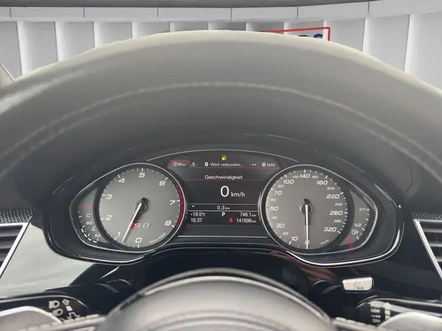 Audi S8 view 13