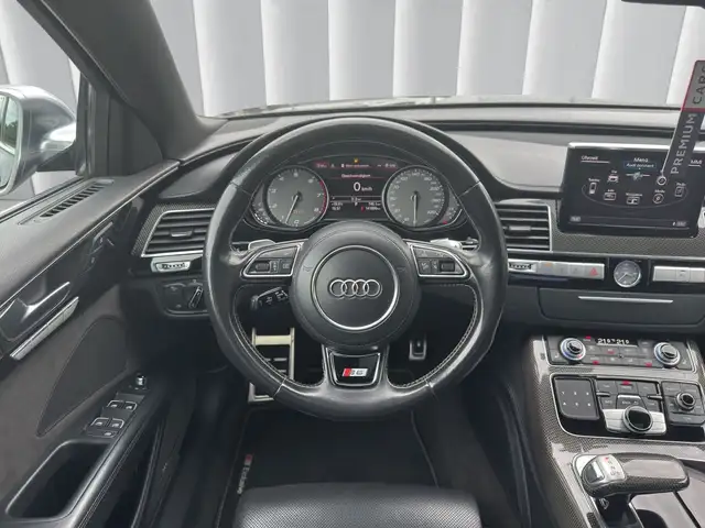 Audi S8 view 12