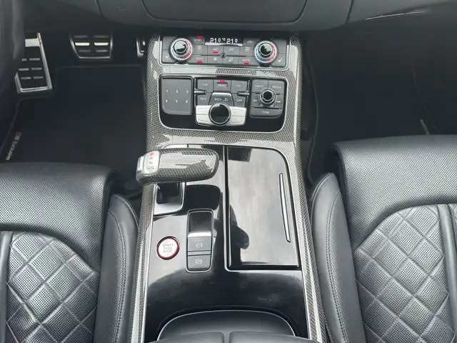 Audi S8 view 15