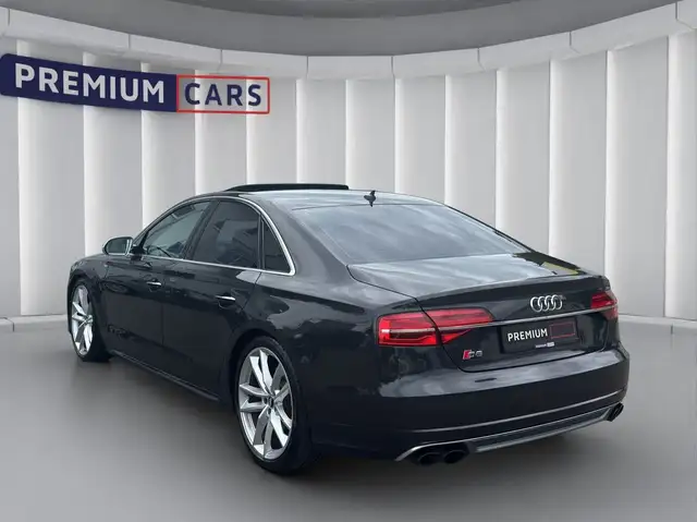 Audi S8 view 3