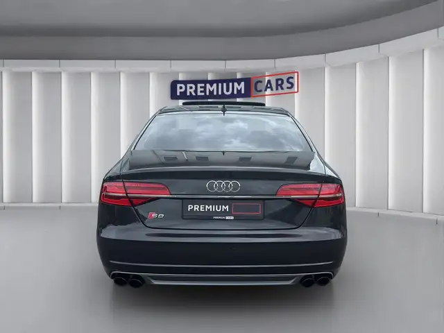 Audi S8 view 4
