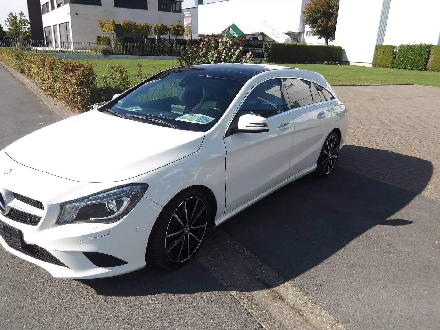 Mercedes-Benz CLA 180 CLA 180 (117.942) Blanc - 1