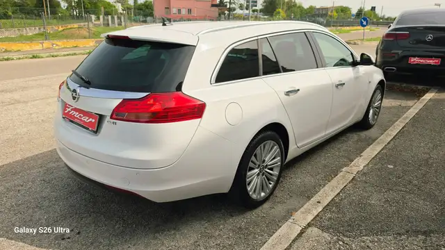 Opel Insignia view 3
