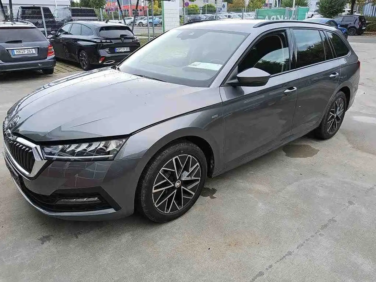 Skoda Octavia Combi 2.0 TDI DSG CLEVER *AHK *LED *RKAM *NAVI *S Grijs - 2