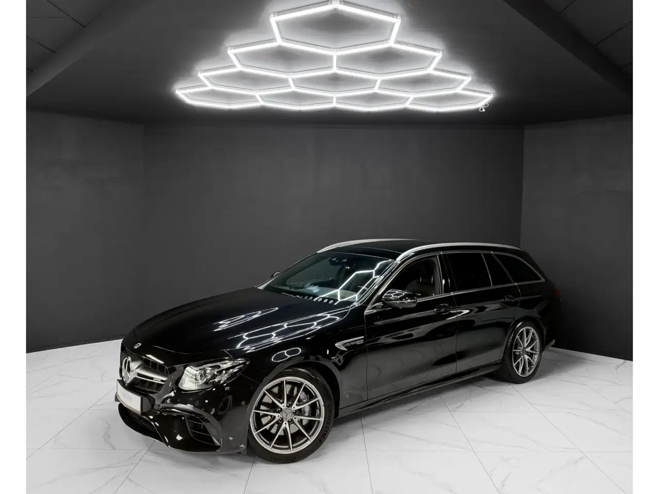 Mercedes-Benz E 63 AMG