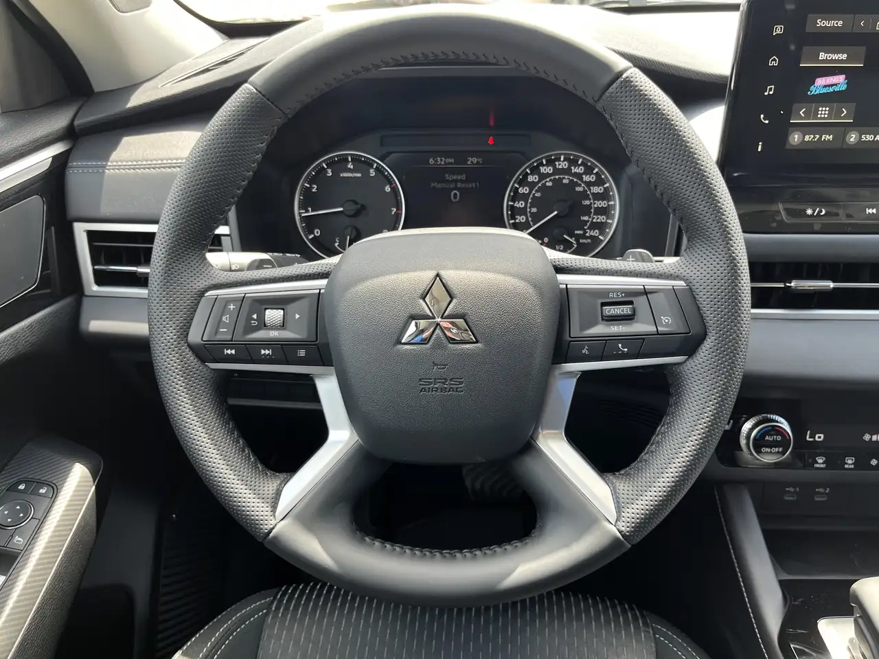 Mitsubishi Outlander снимка Mitsubishi Outlander