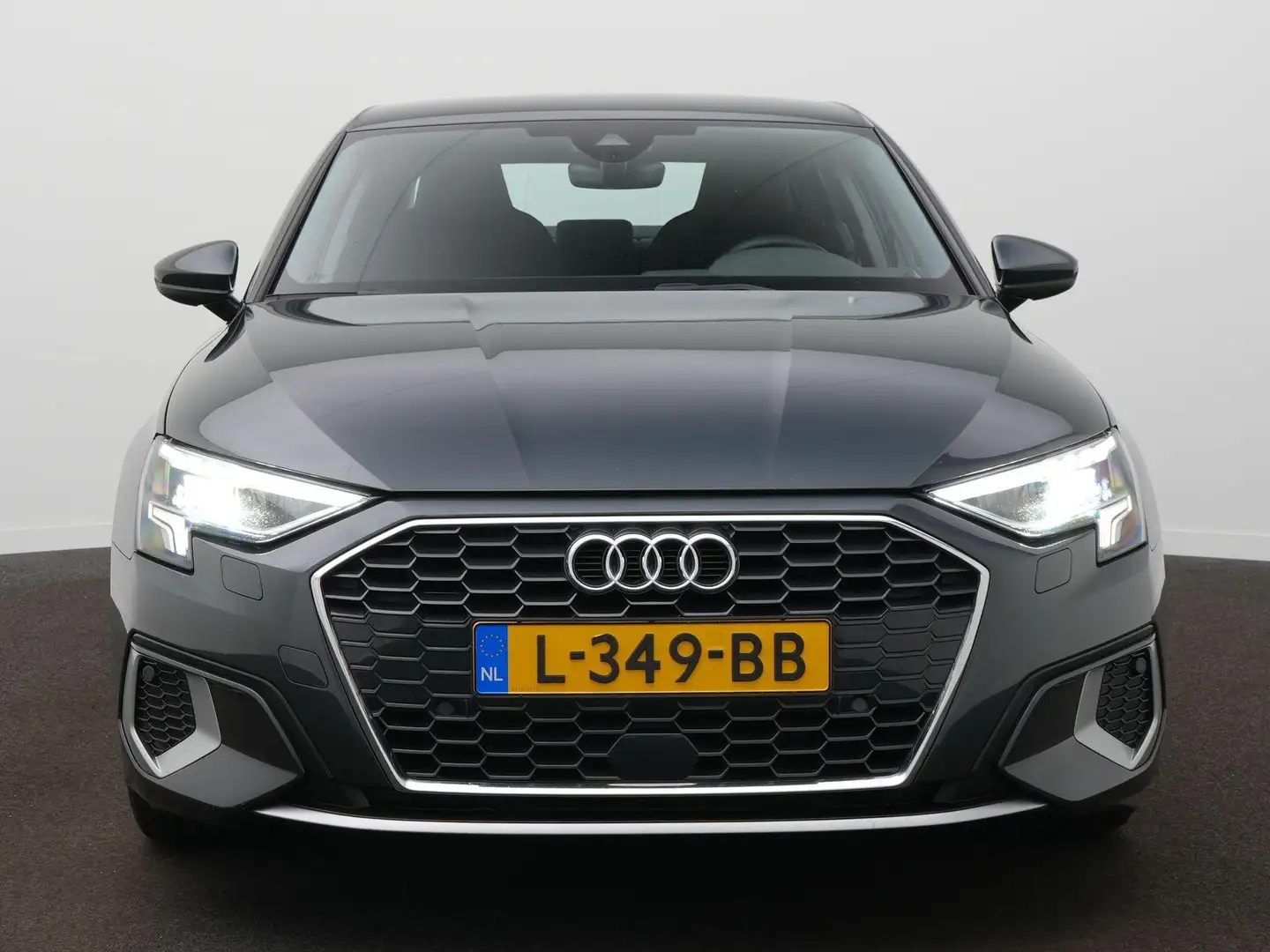 Audi A3 Limousine 30 TFSI Business edition | 17" LM | Virt Gris - 2