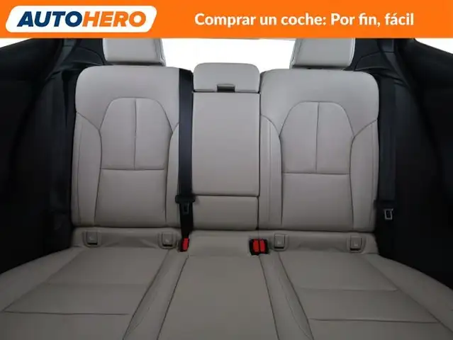 Volvo XC40 view 16
