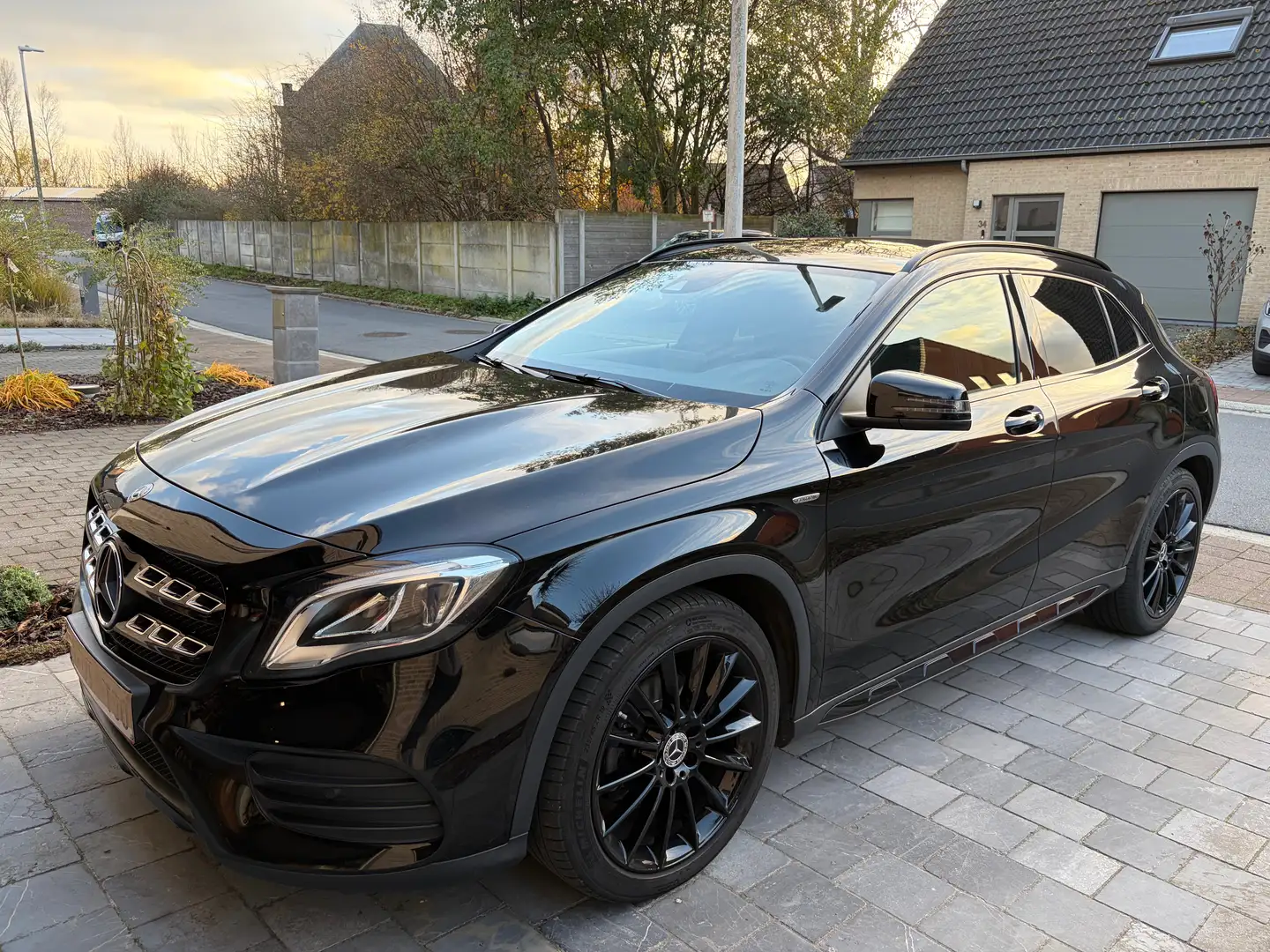 Mercedes-Benz GLA 180 GLA 180 7G-DCT AMG Line Noir - 2