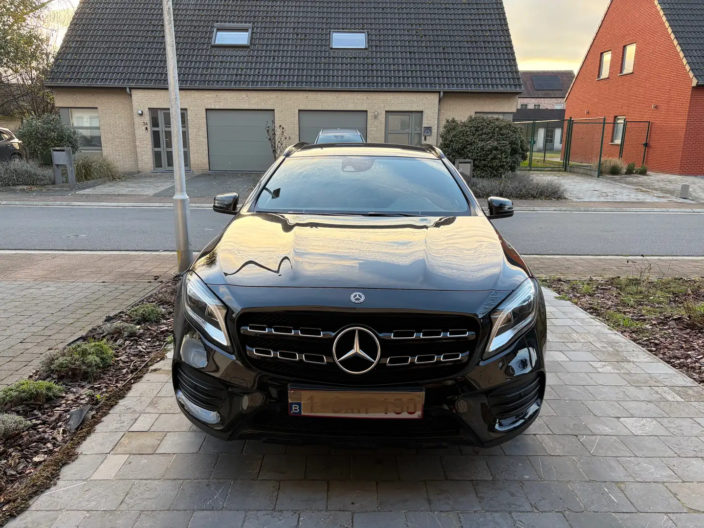 Mercedes-Benz GLA 180 GLA 180 7G-DCT AMG Line Noir - 1