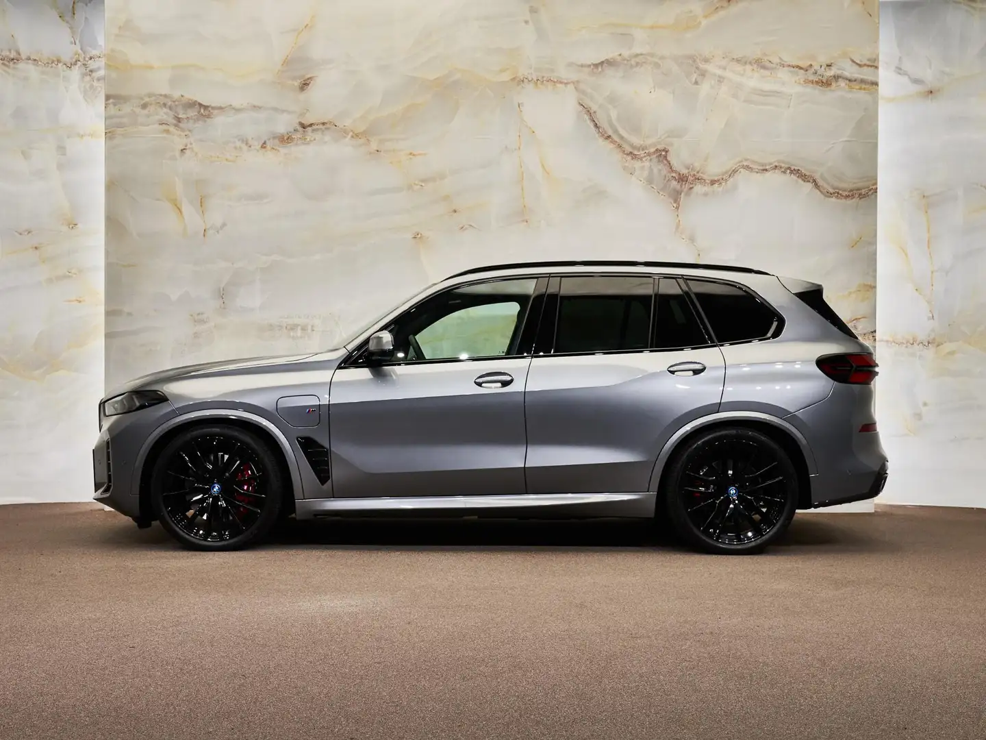 BMW X5 xDrive50e M Sport Pro, M Stoelen, Sky Lounge Pano, Grijs - 2