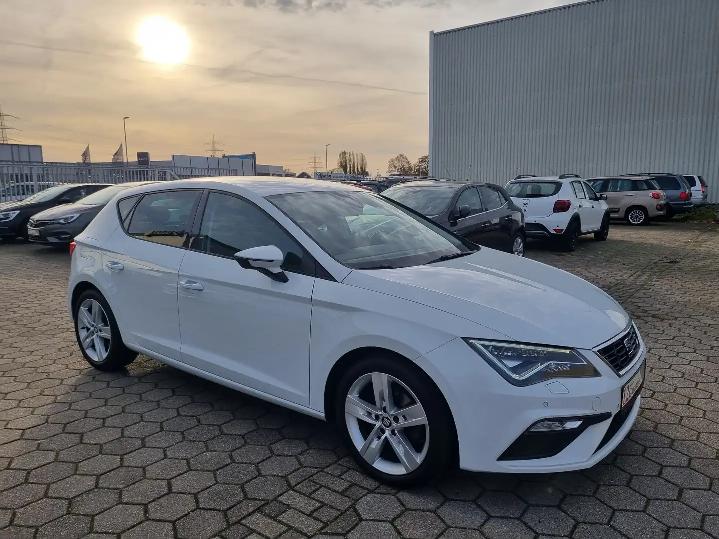 SEAT Leon 1.4 TSI ACT FR "Lückenlos Scheckheft" Allwetter Weiß - 2