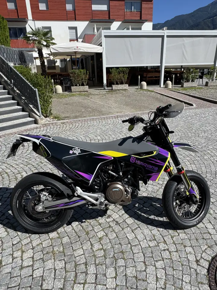 Husqvarna 701 Supermoto