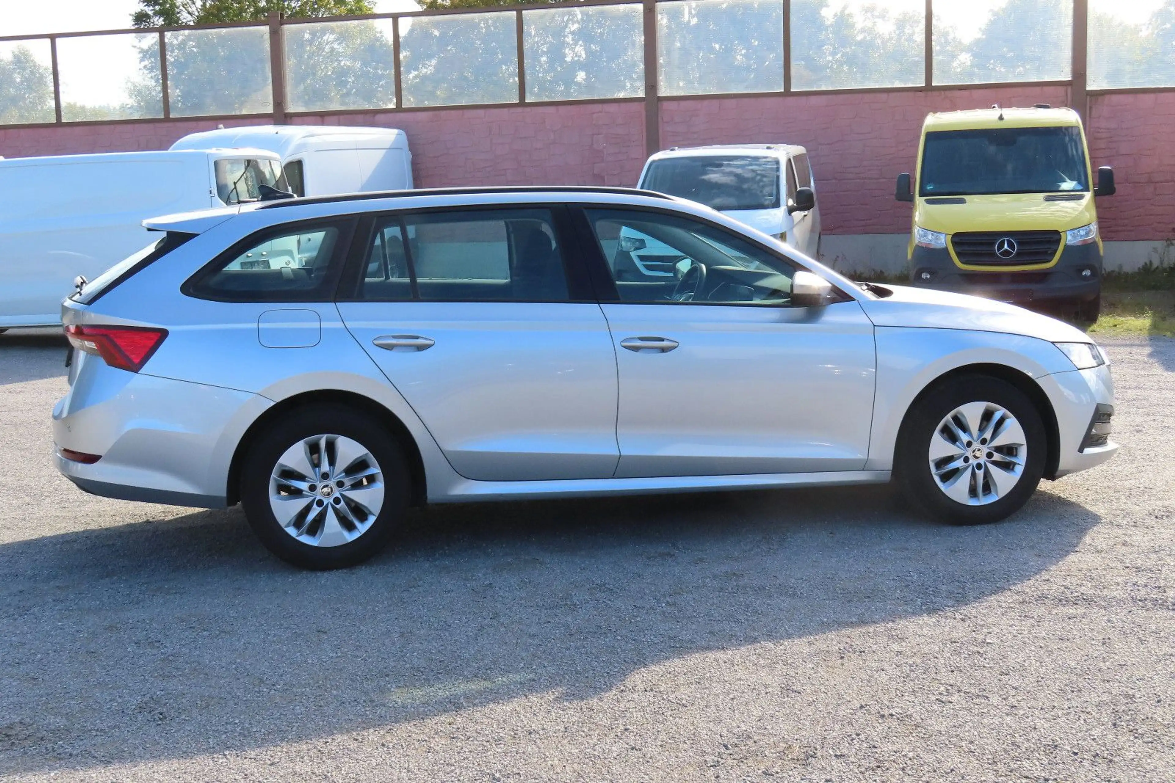 Skoda Octavia Combi 2,0 TDi DSG Navi Sportsitze LED CarPlay — photo 5