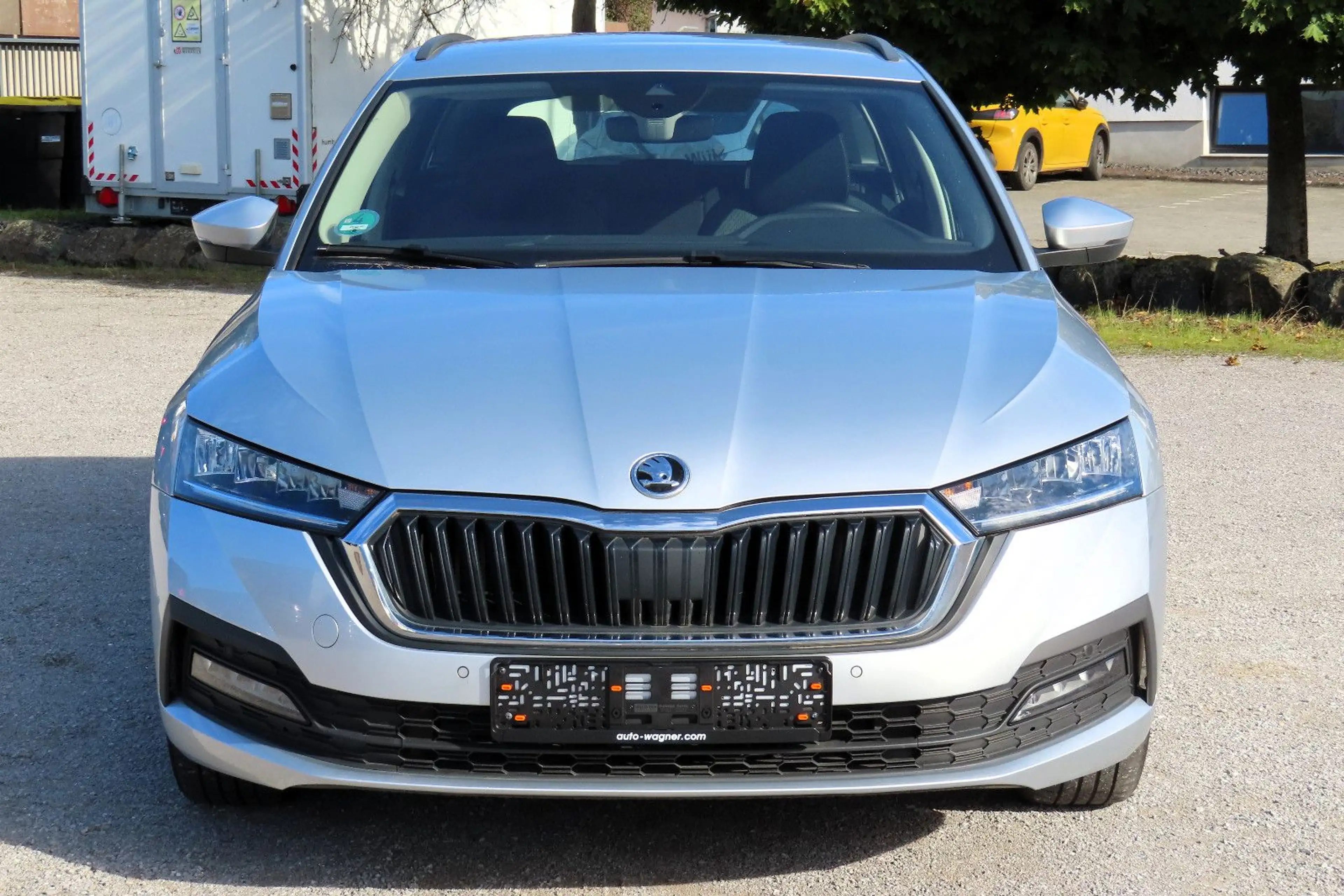 Skoda Octavia Combi 2,0 TDi DSG Navi Sportsitze LED CarPlay — photo 7