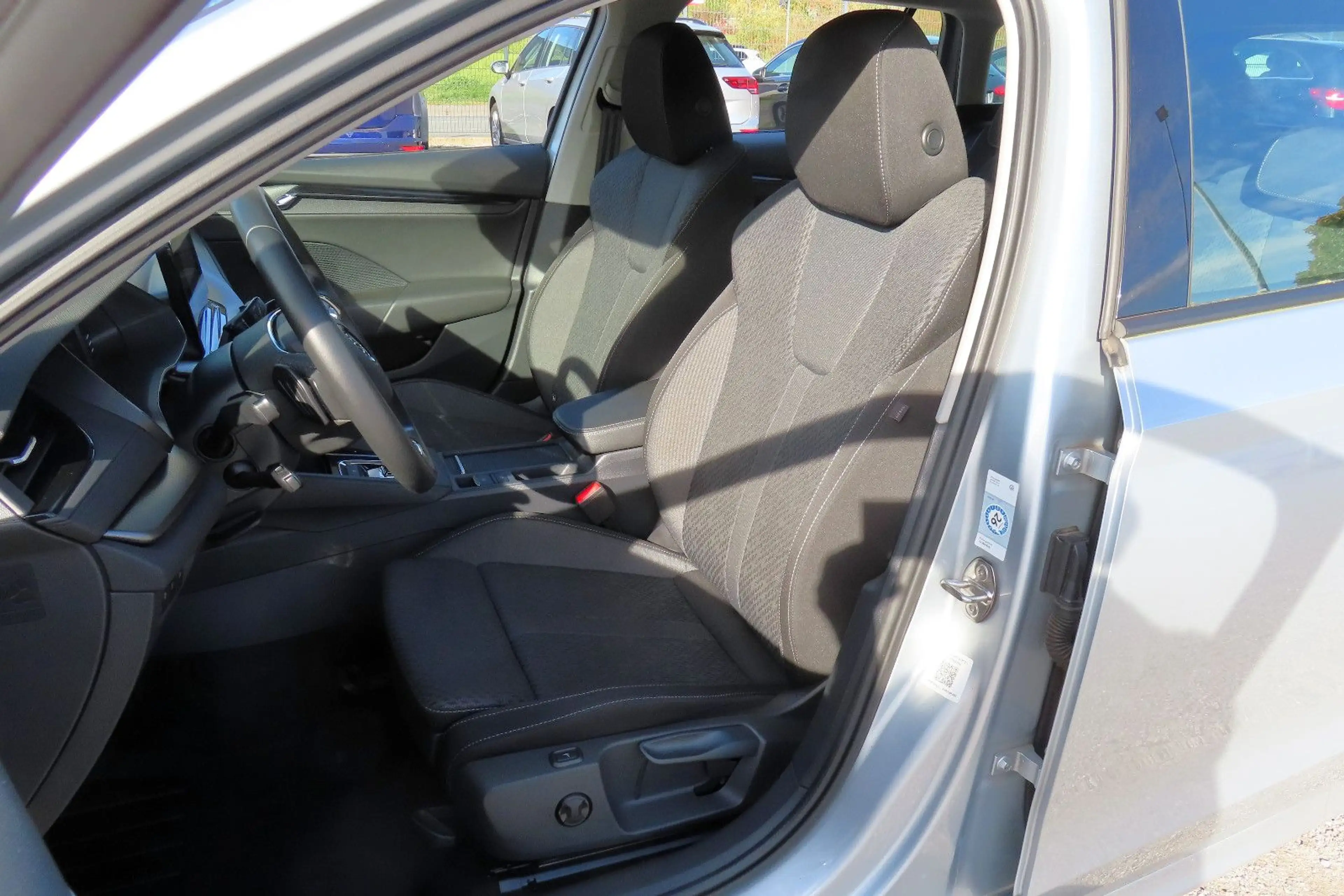 Skoda Octavia Combi 2,0 TDi DSG Navi Sportsitze LED CarPlay — photo 16